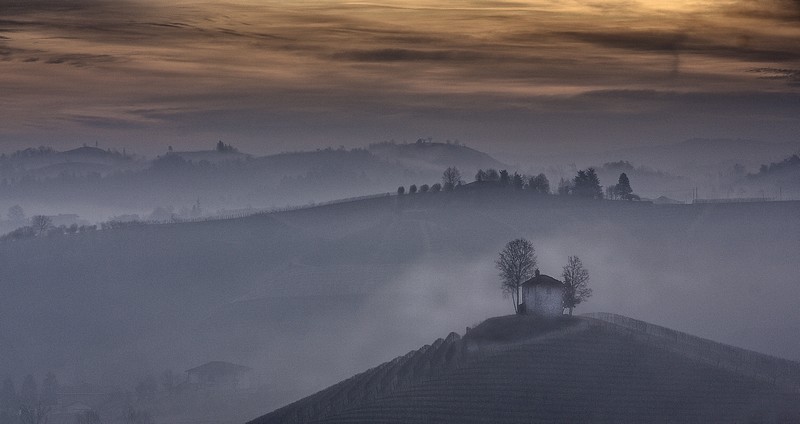Varacalli Francesco - Nebbia tra le colline del Roero.jpg